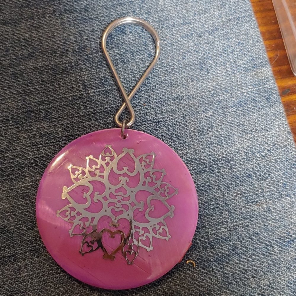 Silver Accented Shell Keychains. - Picture 6 of 7